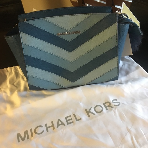 Michael Kors Handbags - NWT Michael Kors blue crossbody +keychain